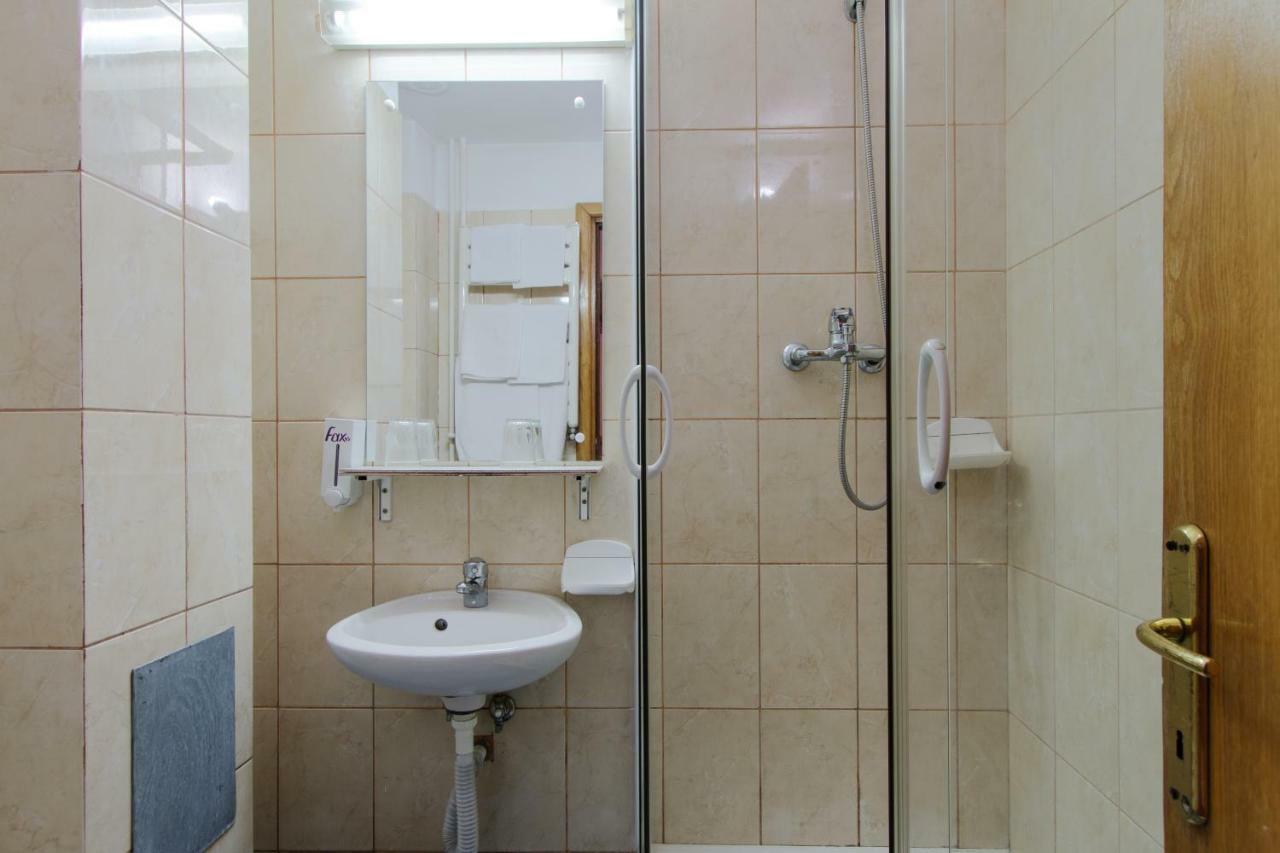 Hotel Teilor Caciulata Luaran gambar